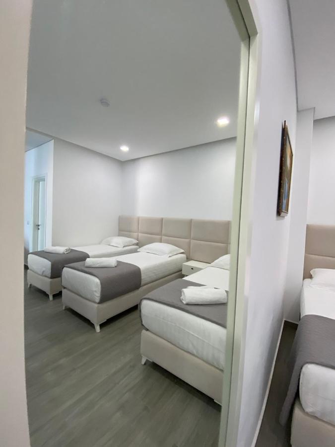 Edina By Hp Hotel Sarandë Exteriör bild