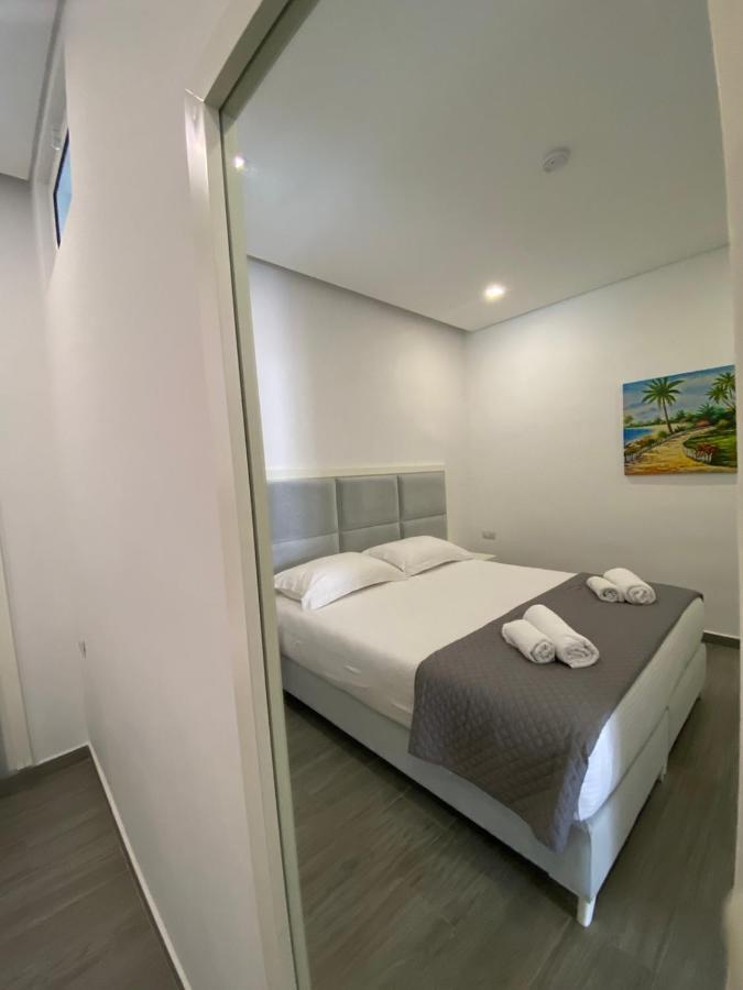 Edina By Hp Hotel Sarandë Exteriör bild