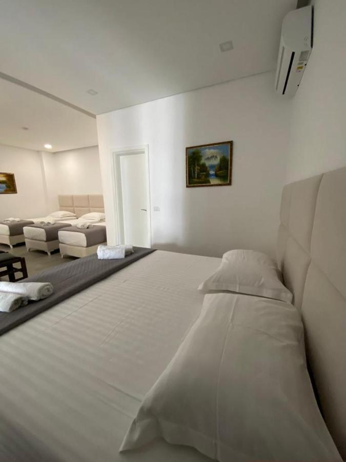Edina By Hp Hotel Sarandë Exteriör bild