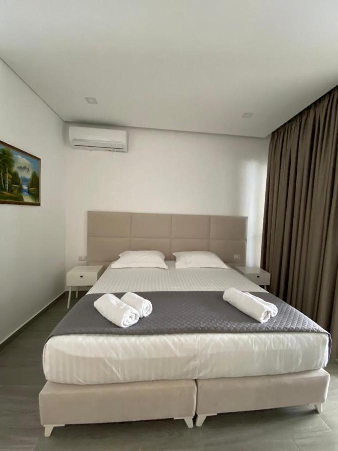 Edina By Hp Hotel Sarandë Exteriör bild