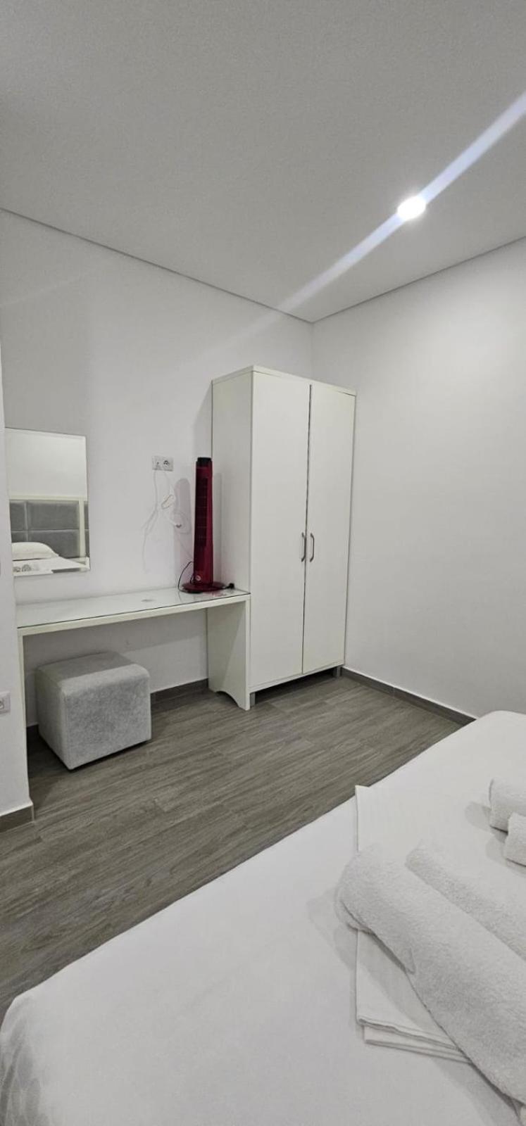 Edina By Hp Hotel Sarandë Exteriör bild