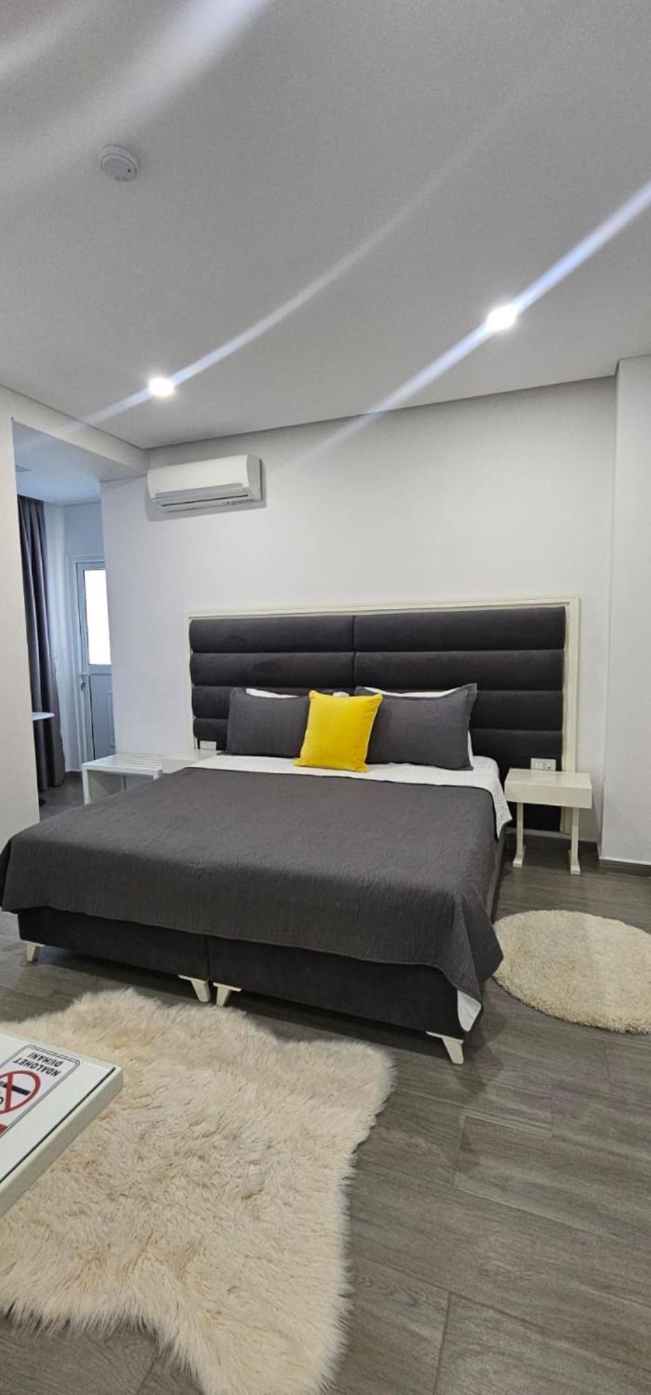 Edina By Hp Hotel Sarandë Exteriör bild