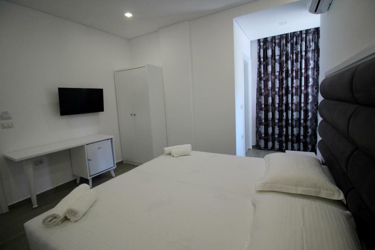 Edina By Hp Hotel Sarandë Exteriör bild